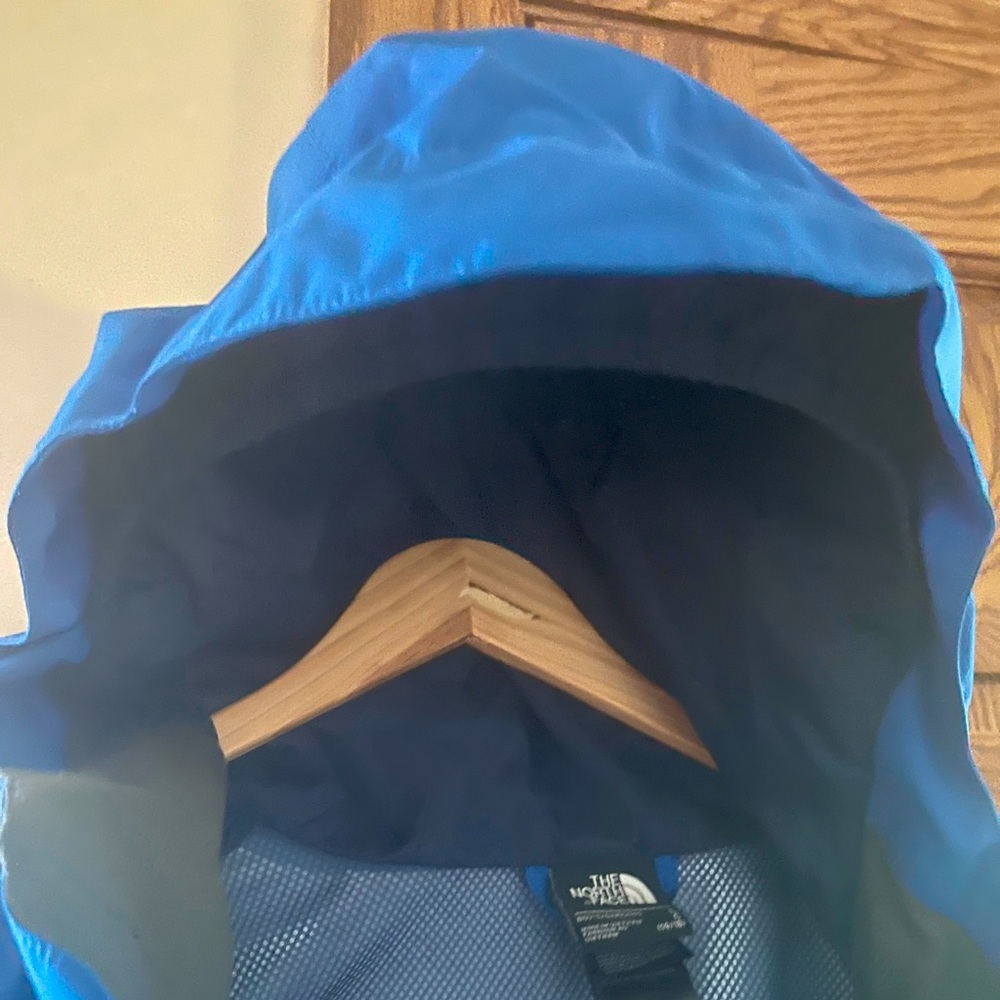 Boys rain jacket in great condition.